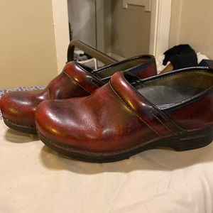Red dansko Clogs!